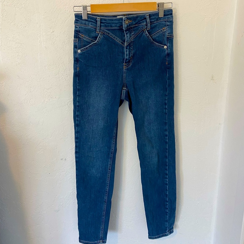 We the Free skinny jeans. High rise, blue bottom. Size 28.